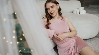 LauraHlot on SkyPrivate