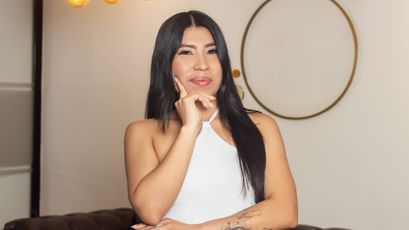 Juli Valencia on SkyPrivate