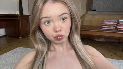 Lana Lee on SkyPrivate