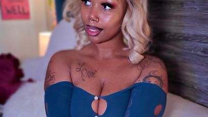 Watch  Ashley Roxelle live on SkyPrivate