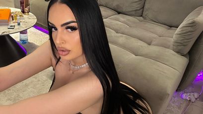 Roberta Lopez on SkyPrivate