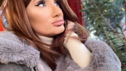 Model - AnnaKarev lips