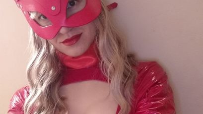 LovelyBlond25