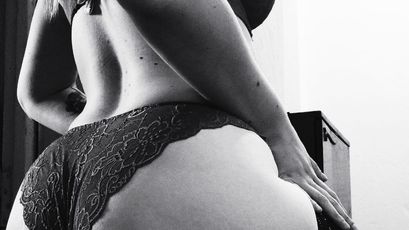 Model - Sonya Rosalian deepthroat