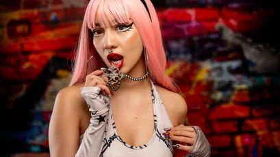 Kiara Goth - piercing