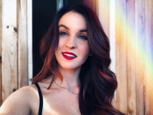 snow_white_huge_tits