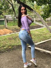 snow_white_huge_tits