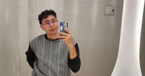 Profile picture - Alex bans