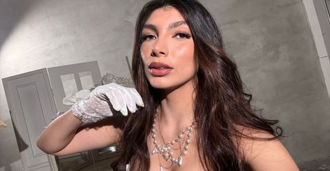 Profile picture - Alice rows