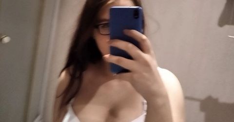 Profile picture - Emily Henry