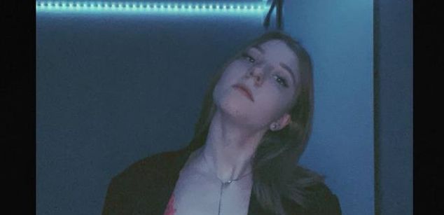 Model - Gabriel and Evelyn fingering