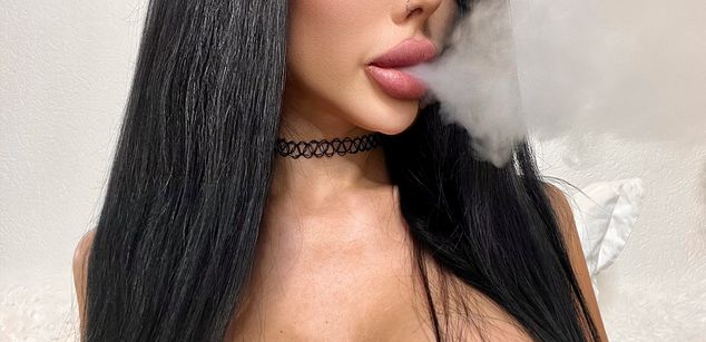 Model - kimberry brunette