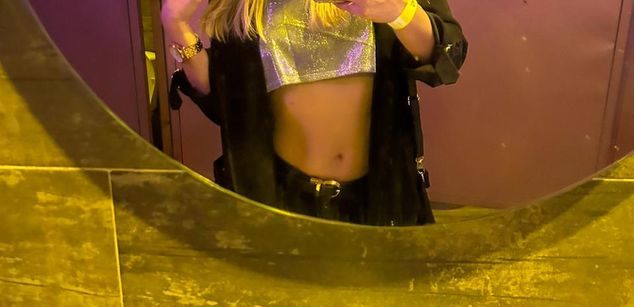 Model - Bella Jones anal