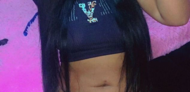 Model - Sandra Marcela twerking