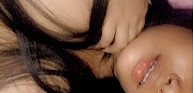 Model - Sandra Marcela twerking