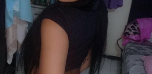 Model - Sandra Marcela twerking