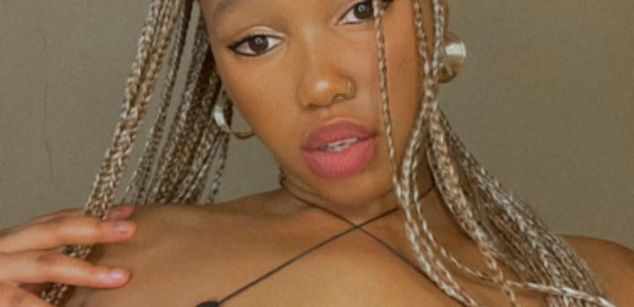 Model - Masego22 tee