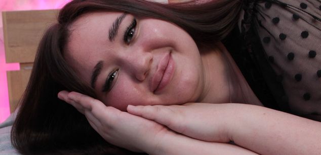 Model - Your Seline shaved