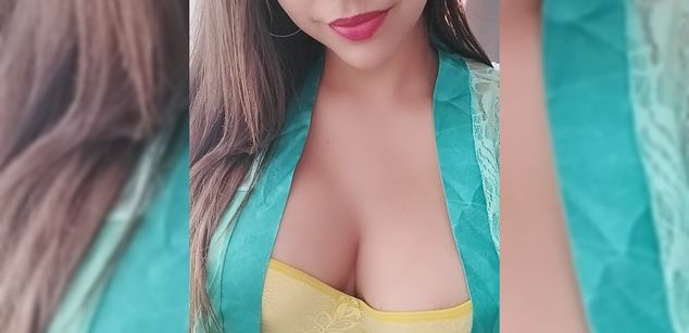 Model - Aarina Flowers feet