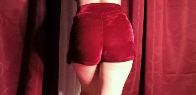 Model - tania mature latina