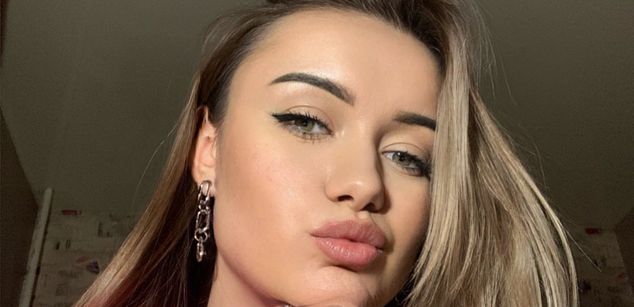 Model - Sonya petite