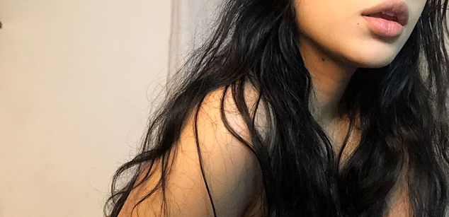 Model - Mia Saenz squirt