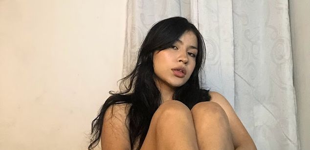 Model - Mia Saenz squirt