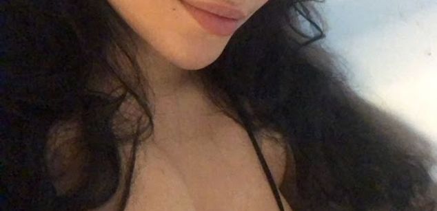 Model - Mia Saenz squirt