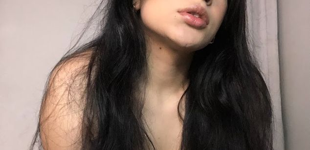 Model - Mia Saenz squirt