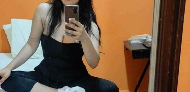 Model - Mia Saenz squirt