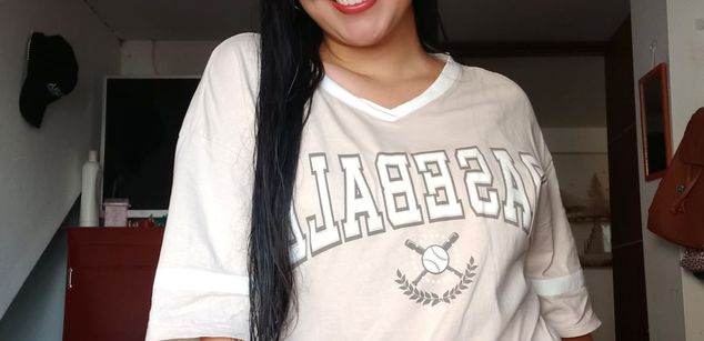 Model - Iris Moira feet