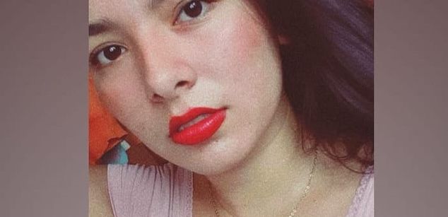 Model - Iris Moira feet