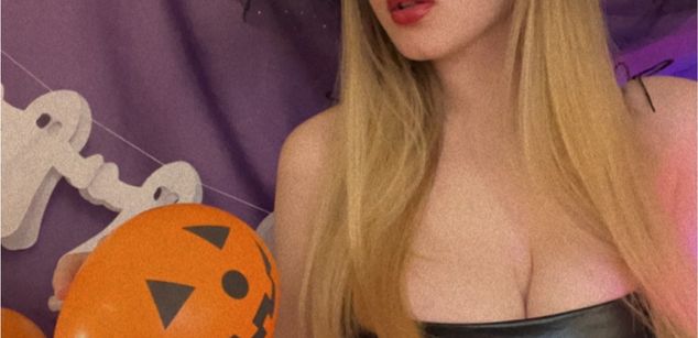 Model - Elina bigboobs