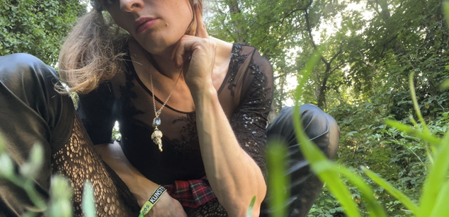 Model - Lucy Slide mistress