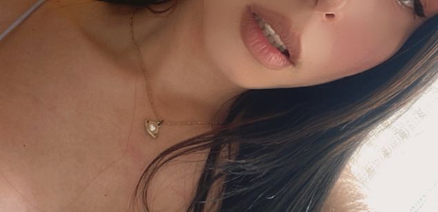 Model - Ally Fernandez latina