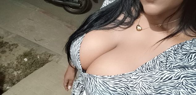 Model - Pocahontas15 caliente