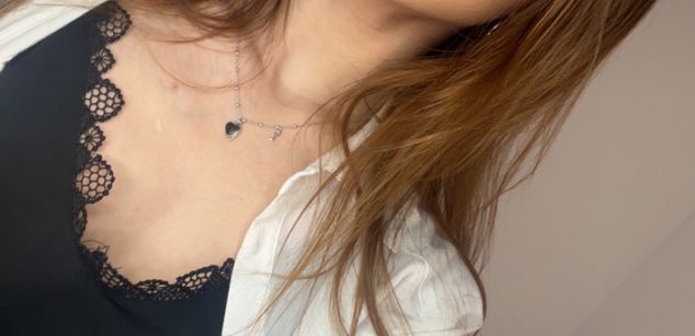 Model - Shadyraspberry brunette