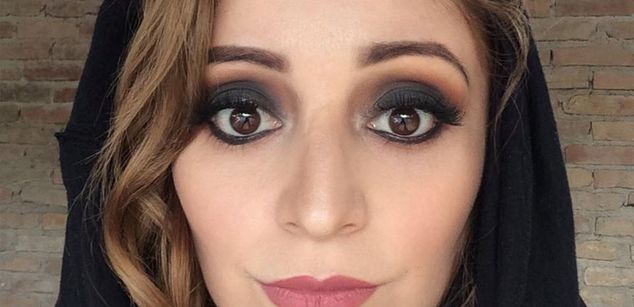 Model - KavyaBee pretty