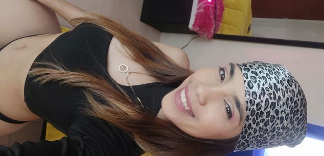 Model - Lau Blessd tetona