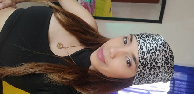 Model - Lau Blessd tetona