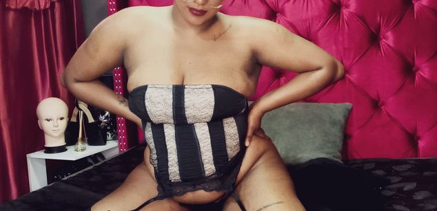 Model - ValeskaJackson boots