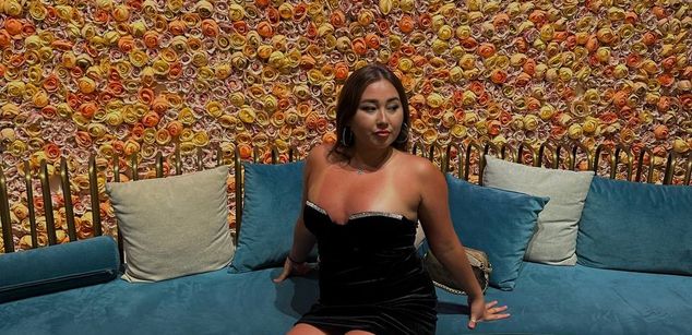 Model - EmiliaMur asian