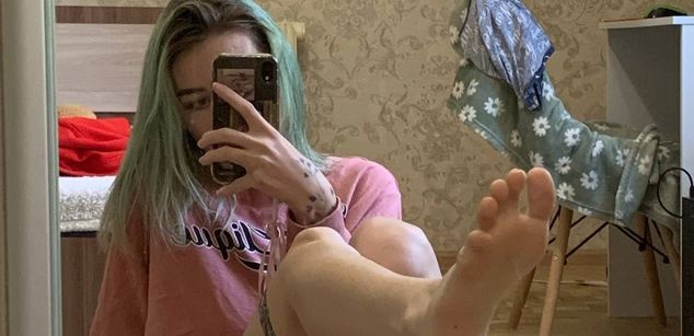 Model - Alice Sun skinny