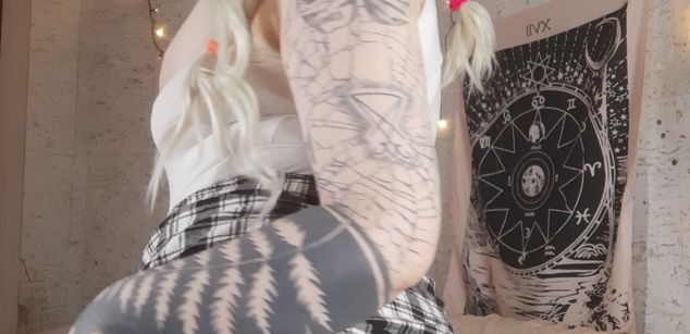 Model - Nessa Greyrat dildo