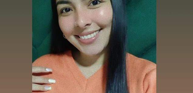 Model - Iris Moira feet