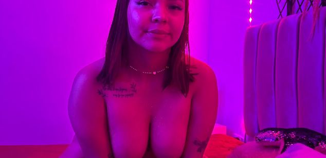 Model - CharlotteeJoness horny