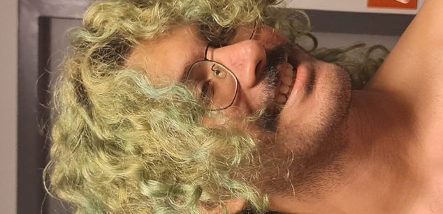 Model - Rayyan bottom