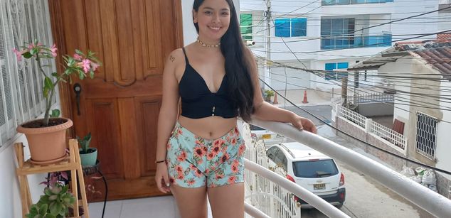 Model - Iris Moira feet