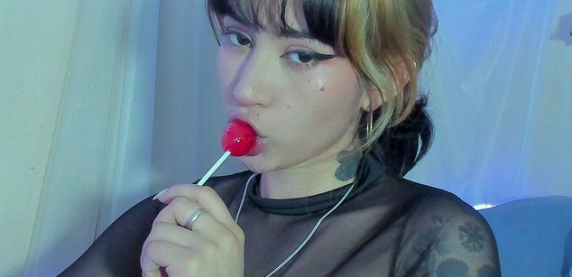 Model - Akina Shikashi dildos