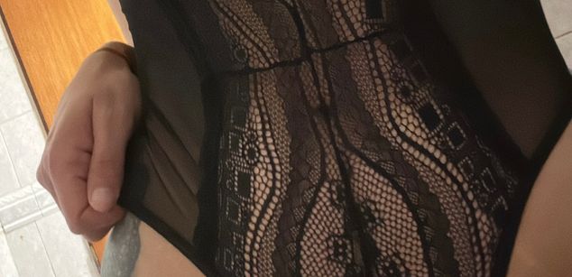 Model - MissChuwie feet